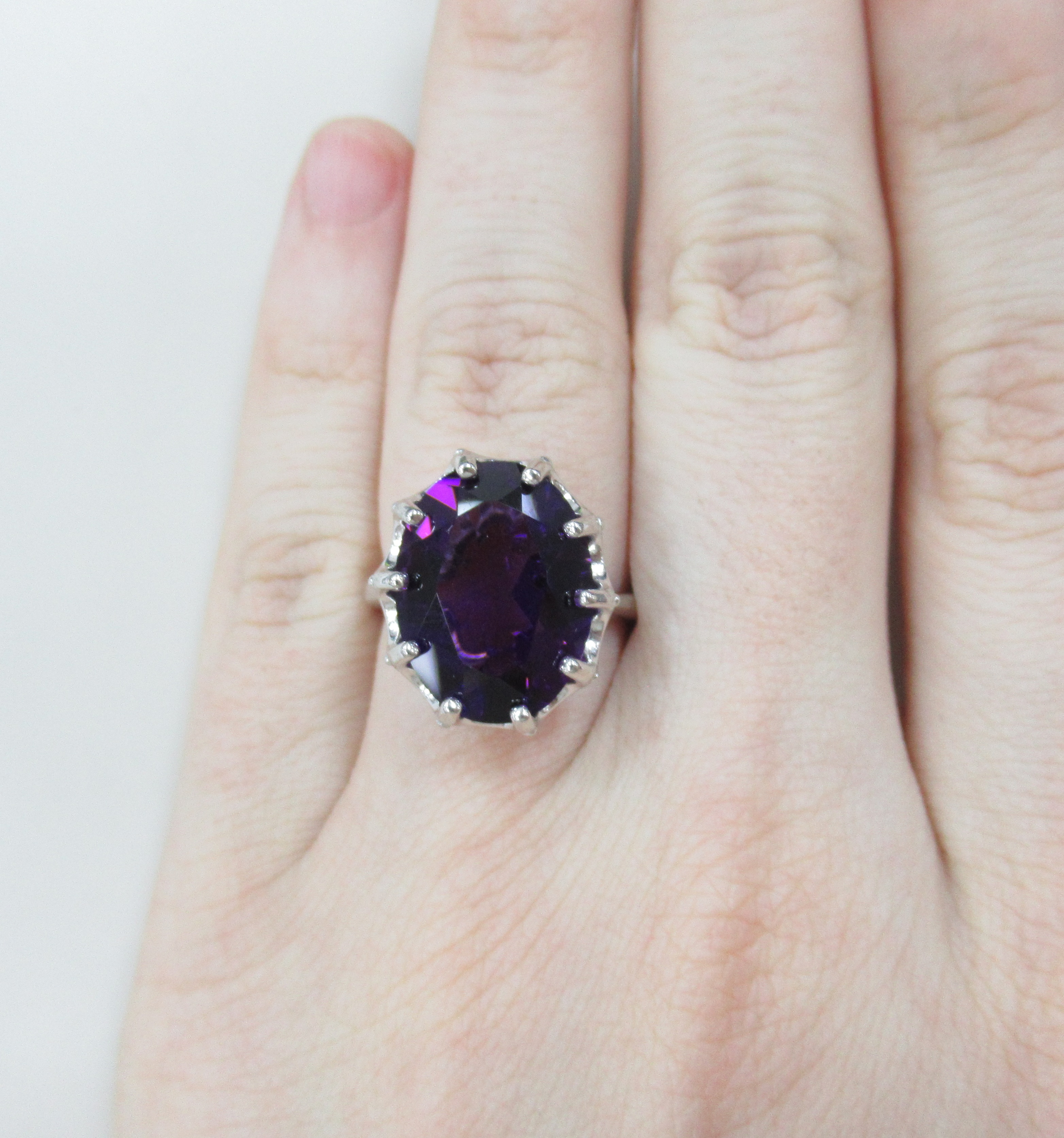 Серебряное кольцо с аметистом